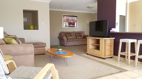 Surfers Chalet - Tourism Cairns 18