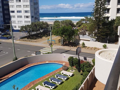 Surfers Chalet - Tourism Cairns 14