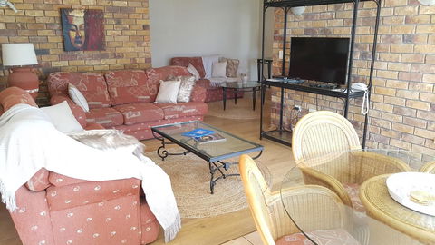 Surfers Chalet - Tourism Cairns 24