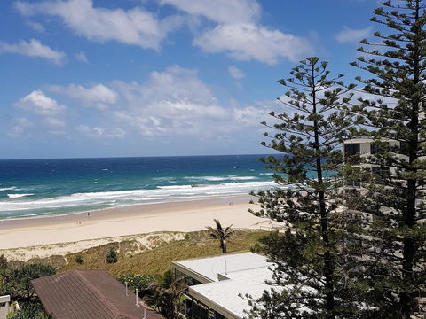 Surfers Chalet - Tourism Cairns 35