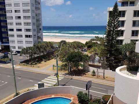 Surfers Chalet - Tourism Cairns 31