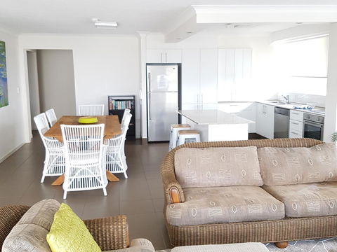 Surfers Chalet - Tourism Cairns 33