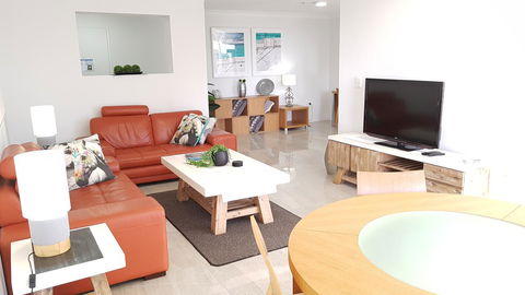 Surfers Chalet - Tourism Cairns 16