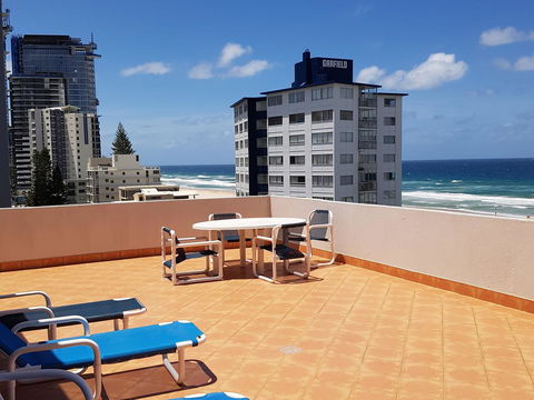 Surfers Chalet - Tourism Cairns 36