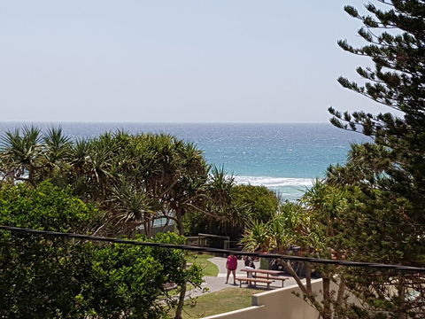 Surfers Chalet - Tourism Cairns 28