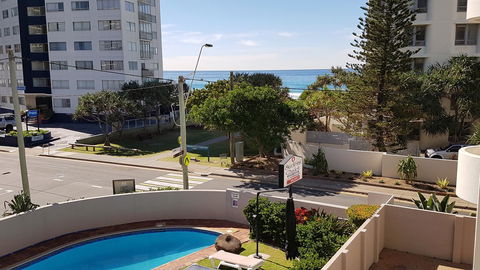 Surfers Chalet - Tourism Cairns 17