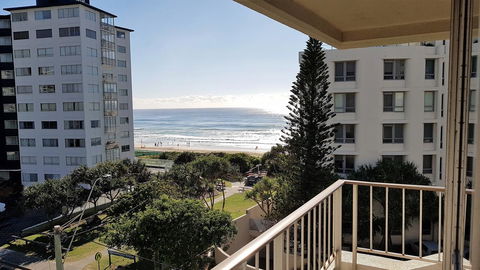 Surfers Chalet - Tourism Cairns 15