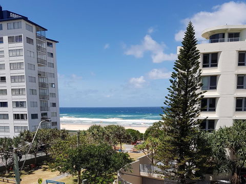 Surfers Chalet - Tourism Cairns 29