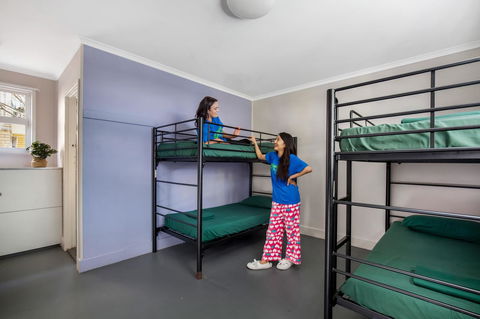 Backpackers In Paradise 18-35 Hostel - Tourism Cairns 3