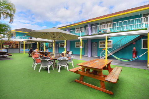 Backpackers In Paradise 18-35 Hostel - Tourism Cairns 2