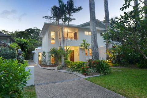 [ ANDY'S BEACH HOUSE ] - Tourism Cairns 4