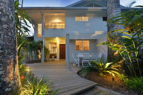 [ ANDY'S BEACH HOUSE ] - Tourism Cairns 6