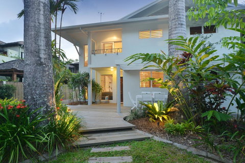 [ ANDY'S BEACH HOUSE ] - Tourism Cairns 9