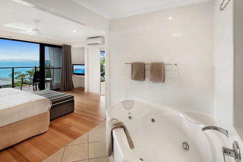 Shorelines - Tourism Cairns 2