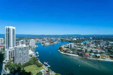 Mantra Towers Of Chevron - Tourism Cairns 12