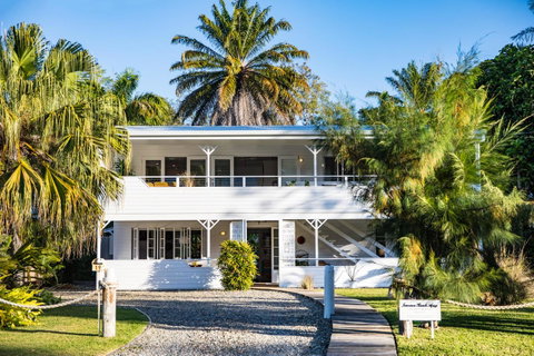 Jamaica Beach House - Tourism Cairns 0