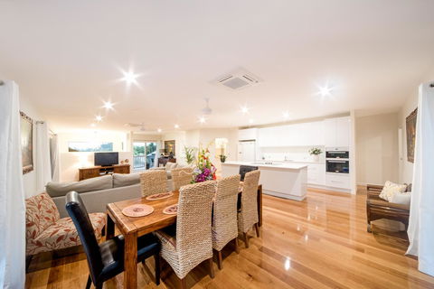 Whitsunday Luxury Homes - Tourism Cairns 4