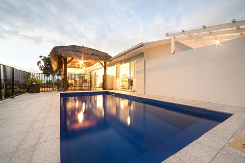 Whitsunday Luxury Homes - Tourism Cairns 0