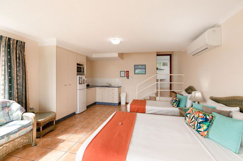 Sunlit Waters Studio Apartments - Tourism Cairns 41