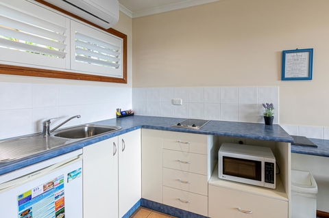 Sunlit Waters Studio Apartments - Tourism Cairns 12