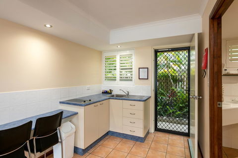 Sunlit Waters Studio Apartments - Tourism Cairns 27