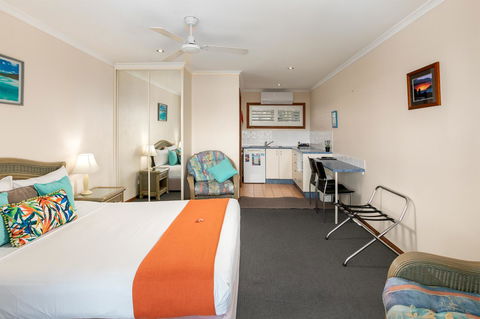 Sunlit Waters Studio Apartments - Tourism Cairns 14