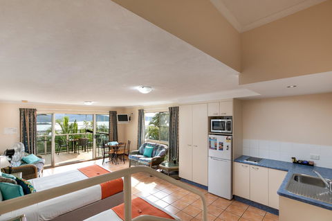 Sunlit Waters Studio Apartments - Tourism Cairns 38