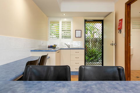 Sunlit Waters Studio Apartments - Tourism Cairns 28