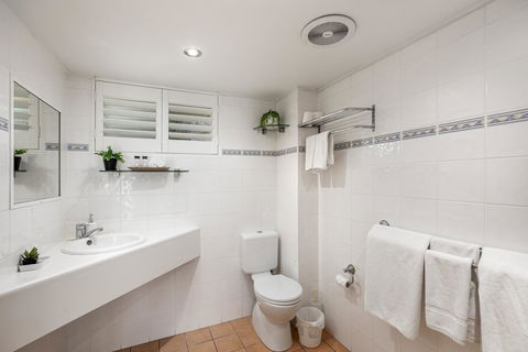 Sunlit Waters Studio Apartments - Tourism Cairns 36