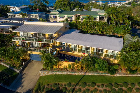 Sunlit Waters Studio Apartments - Tourism Cairns 8