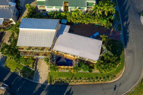 Sunlit Waters Studio Apartments - Tourism Cairns 5