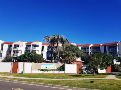Casablanca Beachfront Apartments - Tourism Cairns 7