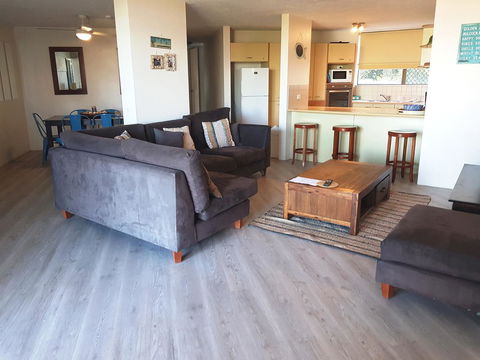 Casablanca Beachfront Apartments - Tourism Cairns 5