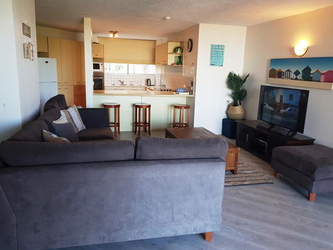 Casablanca Beachfront Apartments - Tourism Cairns 6