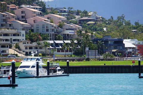 Airlie Seaview Apartments - Tourism Cairns 9