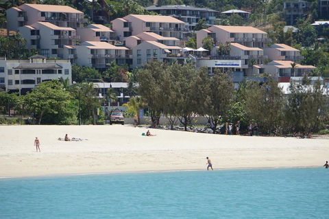 Airlie Seaview Apartments - Tourism Cairns 6