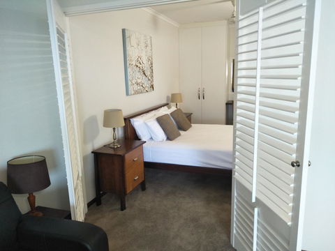 Airlie Seaview Apartments - Tourism Cairns 3