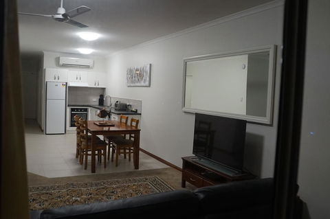 Airlie Seaview Apartments - Tourism Cairns 8