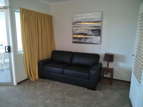 Airlie Seaview Apartments - Tourism Cairns 14
