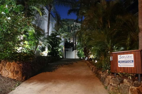 Airlie Seaview Apartments - Tourism Cairns 7