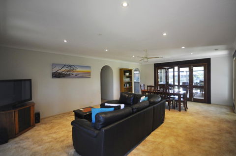 Bribie Island Canal Holiday Destination! - Tourism Cairns 3