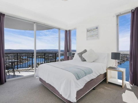 Beach Stay - Ocean & Riverview Resort Chevron Renaissance Central Surfers Paradise - Tourism Cairns 1