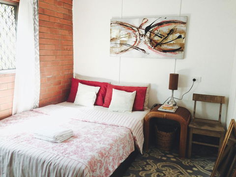 XYL Pets Friendly Seaside Boutique Guesthouse - Tourism Cairns 0