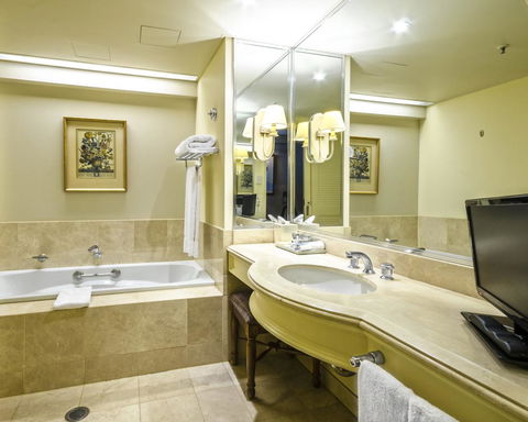 Stamford Plaza Brisbane - Tourism Cairns 10