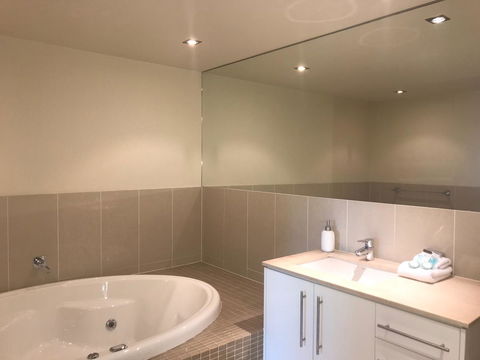 Proximity Waterfront Apartments - Tourism Cairns 12