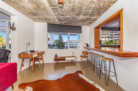 The Pink Hotel Coolangatta - Tourism Cairns 5