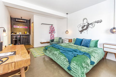 The Pink Hotel Coolangatta - Tourism Cairns 27