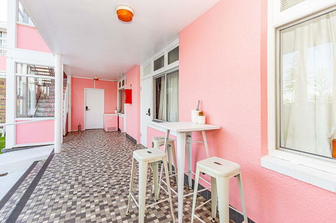 The Pink Hotel Coolangatta - Tourism Cairns 3