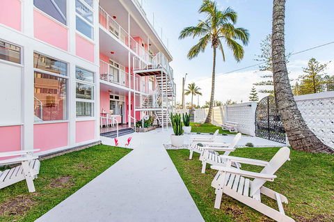 The Pink Hotel Coolangatta - Tourism Cairns 2