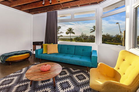 The Pink Hotel Coolangatta - Tourism Cairns 16